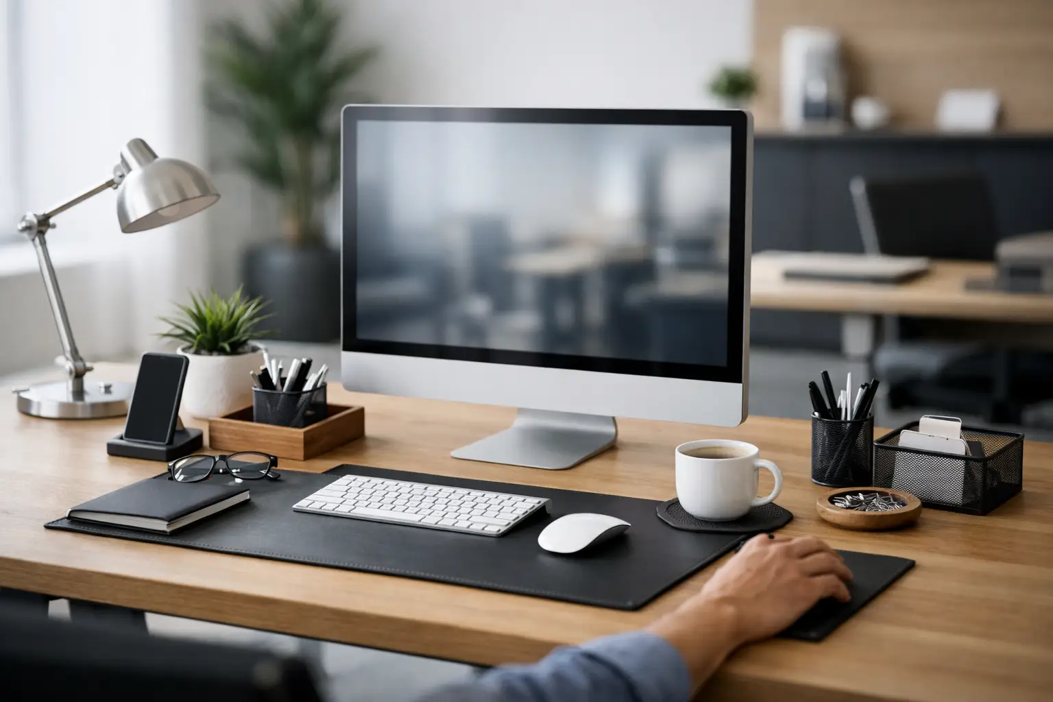Ofis Aksesuarları ile Masa Düzeni Nasıl Kurulur?